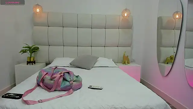 Snapshot of DanielleEvans_ chatting on 10.17.25 DanielleEvans online show from 10.17.25