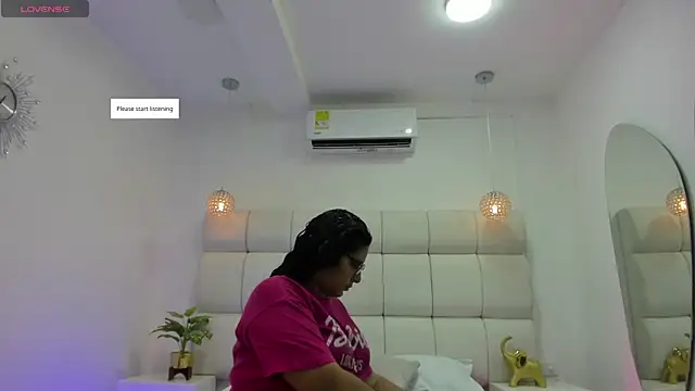 DanielleEvans  online show from 11.12.25