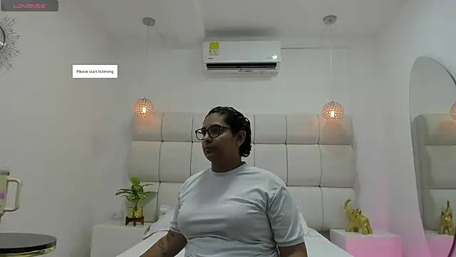 DanielleEvans  online show from 11.25.25