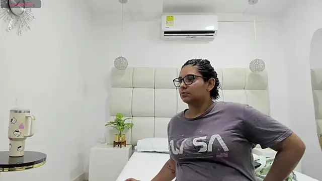 DanielleEvans  online show from 11.27.25