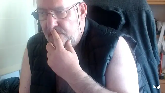 Snapshot of trasnodoluar chatting on 04.19.26 trasnodoluar online show from 04.19.26