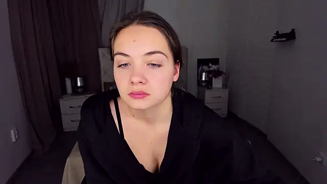 Snapshot of KristinaLoison chatting on 12.18.24 KristinaLoison online show from 12.18.24