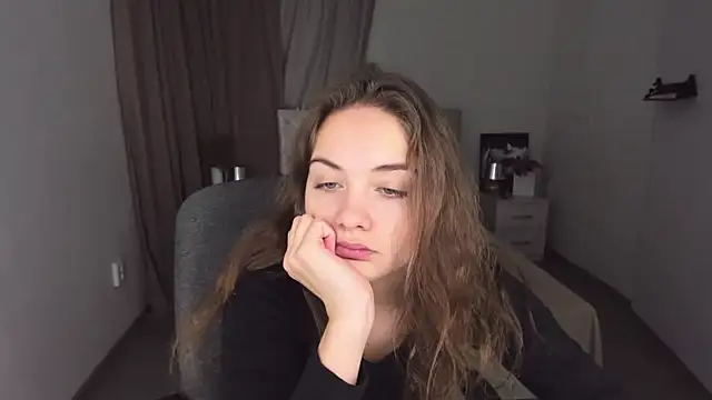 Snapshot of KristinaLoison chatting on 12.28.24 KristinaLoison online show from 12.28.24