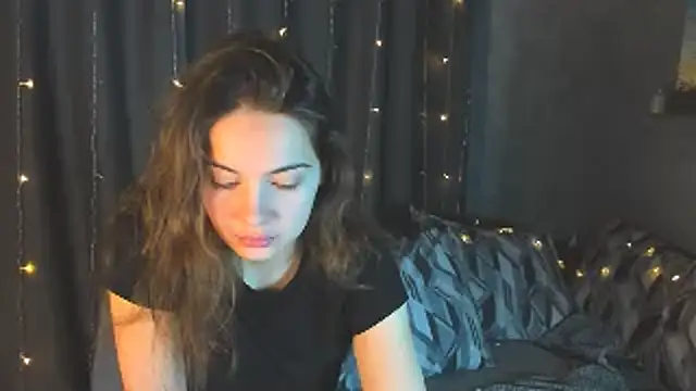 Snapshot of KristinaLoison chatting on 02.04.25 KristinaLoison online show from 02.04.25