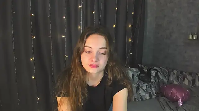 Snapshot of KristinaLoison chatting on 02.20.25 KristinaLoison online show from 02.20.25