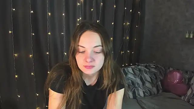 Snapshot of KristinaLoison chatting on 02.21.25 KristinaLoison online show from 02.21.25