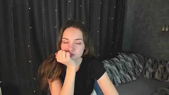 Snapshot of KristinaLoison chatting on 02.22.25 KristinaLoison online show from 02.22.25