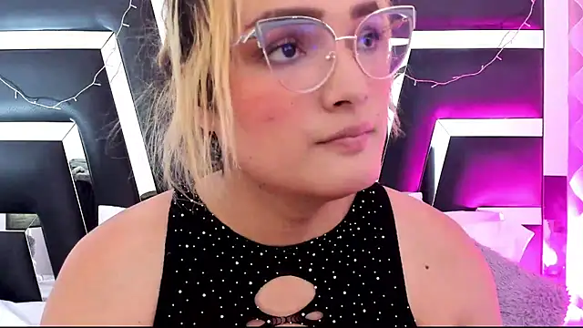 Snapshot of katya_kozlov chatting on 02.15.25 katya kozlov online show from 02.15.25