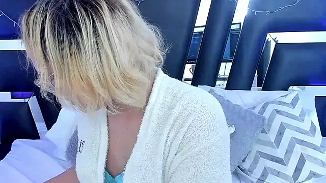 Snapshot of katya_kozlov chatting on 02.24.25 katya kozlov online show from 02.24.25