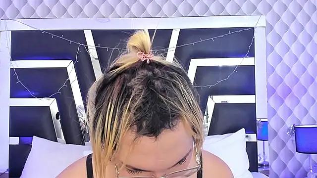 Snapshot of katya_kozlov chatting on 03.17.25 katya kozlov online show from 03.17.25