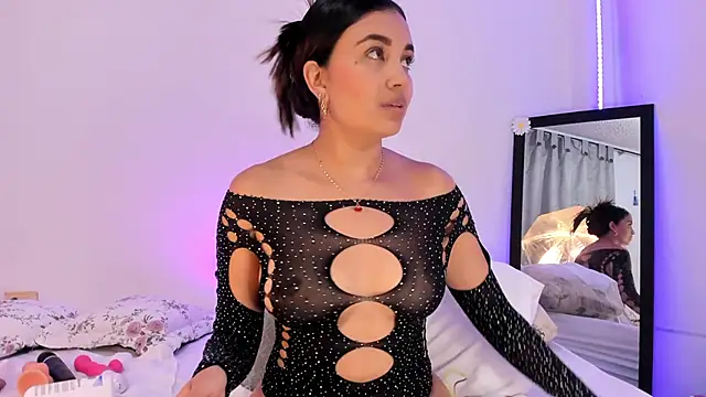 Snapshot of aisha_es chatting on 01.14.25 aisha es online show from 01.14.25