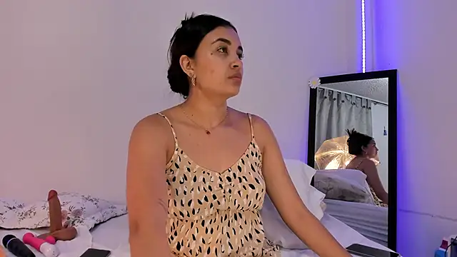 Snapshot of aisha_es chatting on 01.15.25 aisha es online show from 01.15.25