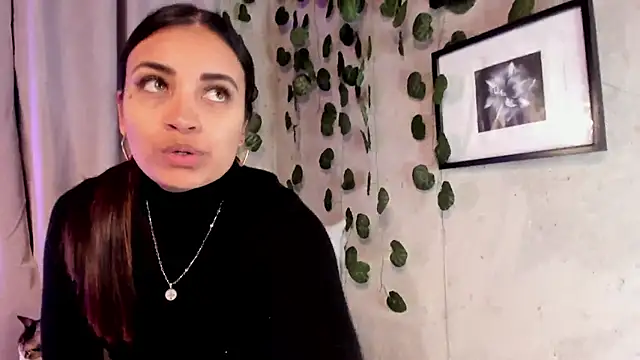 Snapshot of aisha_es chatting on 02.25.25 aisha es online show from 02.25.25