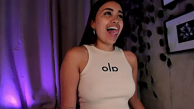 Snapshot of aisha_es chatting on 02.28.25 aisha es online show from 02.28.25