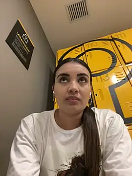 Snapshot of aisha_es chatting on 03.12.25 aisha es online show from 03.12.25