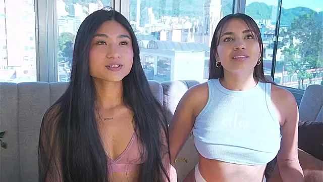 Snapshot of aisha_es chatting on 09.13.25 aisha es online show from 09.13.25