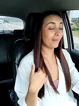 Snapshot of aisha_es chatting on 09.24.25 aisha es online show from 09.24.25