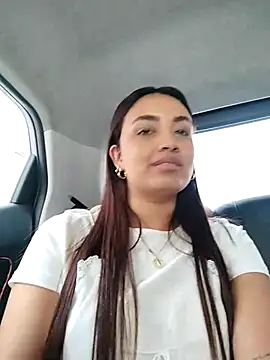 Snapshot of aisha_es chatting on 09.26.25 aisha es online show from 09.26.25