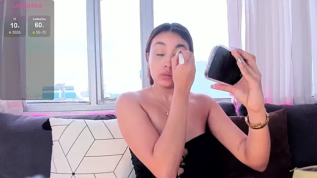 Snapshot of aisha_es chatting on 09.28.25 aisha es online show from 09.28.25