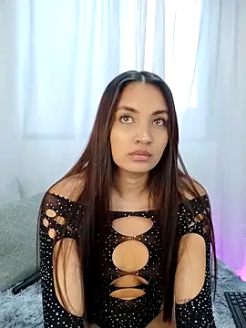 Snapshot of aisha_es chatting on 10.06.25 aisha es online show from 10.06.25