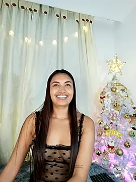 Snapshot of aisha_es chatting on 12.04.25 aisha es online show from 12.04.25