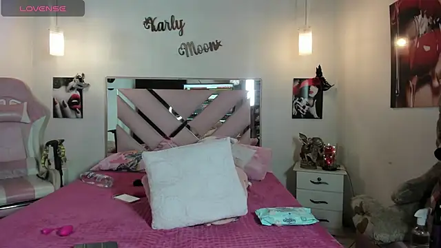 Snapshot of Karly_moon chatting on 12.03.24 Karly moon online show from 12.03.24