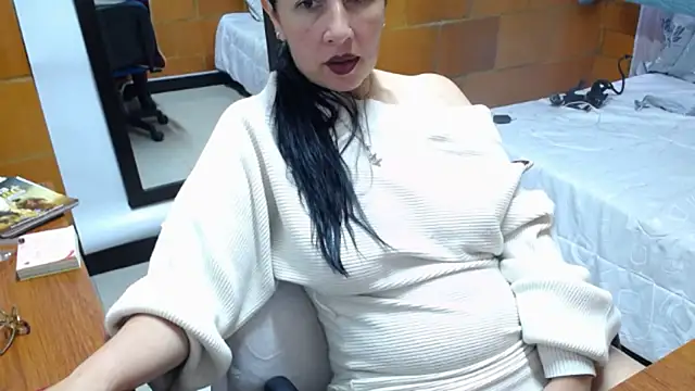 Snapshot of charlote_temple chatting on 05.11.26 charlote temple online show from 05.11.26