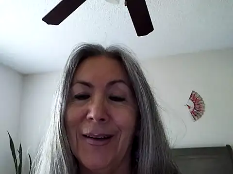 EvaRobinson online show from 05.11.26