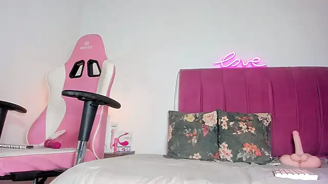 Snapshot of Valentinamolina_ chatting on 06.26.26 Valentinamolina online show from 06.26.26