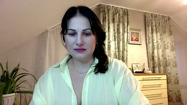 Snapshot of _sarairiti chatting on 10.12.25  sarairiti online show from 10.12.25