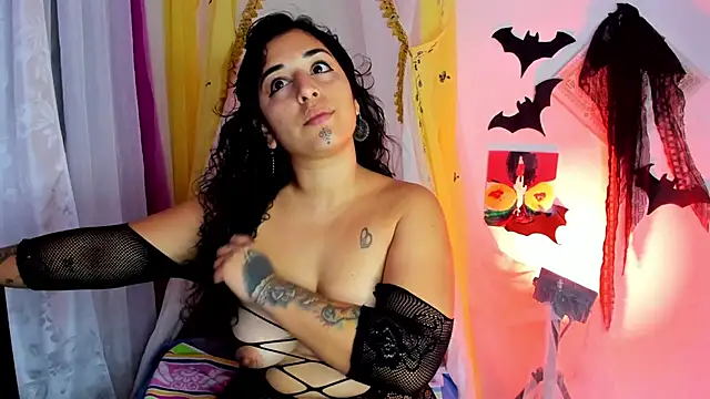 sophiaamethystt online show from 10.13.25