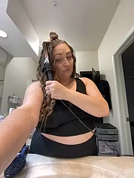 Snapshot of Superfreaks1304 chatting on 10.26.25 Superfreaks1304 online show from 10.26.25