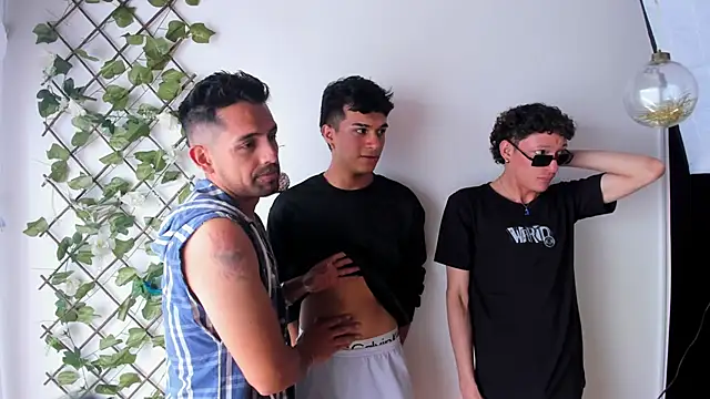 Snapshot of EuphoriaBoys chatting on 12.26.24 EuphoriaBoys online show from 12.26.24