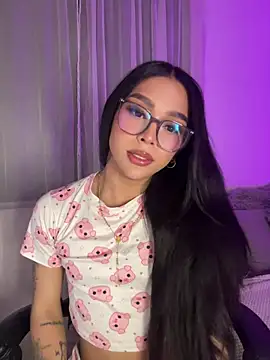 Snapshot of Samantha_Bernardo chatting on 04.19.26 Samantha Bernardo online show from 04.19.26