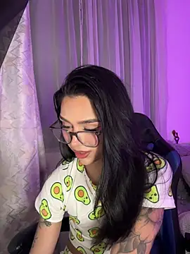 Snapshot of Samantha_Bernardo chatting on 04.20.26 Samantha Bernardo online show from 04.20.26