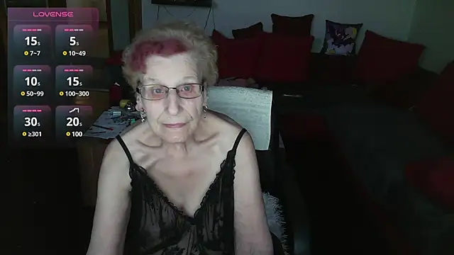 Snapshot of HeisseomaOriginal chatting on 01.24.25 HeisseomaOriginal online show from 01.24.25