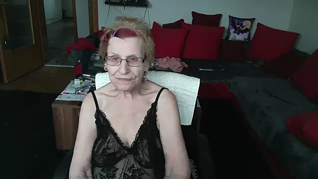 Snapshot of HeisseomaOriginal chatting on 02.19.25 HeisseomaOriginal online show from 02.19.25