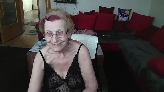 Snapshot of HeisseomaOriginal chatting on 02.19.25 HeisseomaOriginal online show from 02.19.25