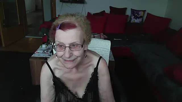 Snapshot of HeisseomaOriginal chatting on 02.21.25 HeisseomaOriginal online show from 02.21.25