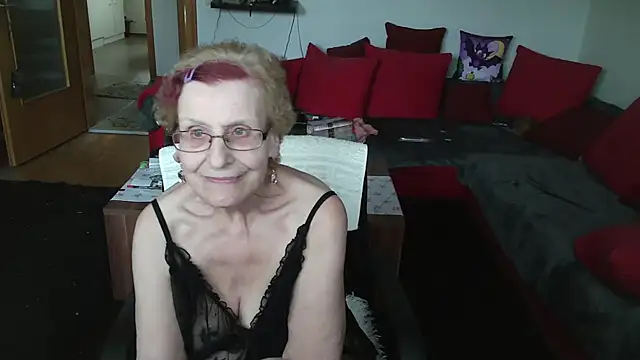Snapshot of HeisseomaOriginal chatting on 02.21.25 HeisseomaOriginal online show from 02.21.25