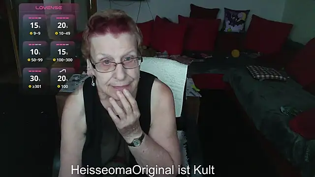 Snapshot of HeisseomaOriginal chatting on 09.21.25 HeisseomaOriginal online show from 09.21.25