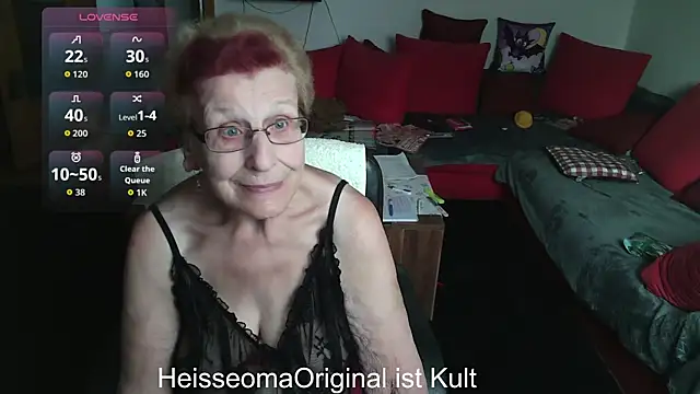 Snapshot of HeisseomaOriginal chatting on 09.24.25 HeisseomaOriginal online show from 09.24.25