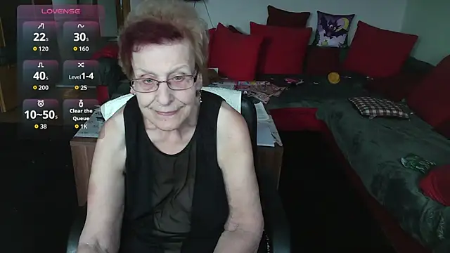 Snapshot of HeisseomaOriginal chatting on 10.22.25 HeisseomaOriginal online show from 10.22.25