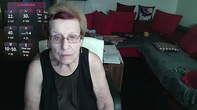 Snapshot of HeisseomaOriginal chatting on 10.23.25 HeisseomaOriginal online show from 10.23.25