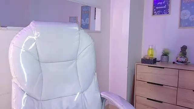 Snapshot of bluee_hazell chatting on 04.20.26 bluee hazell online show from 04.20.26