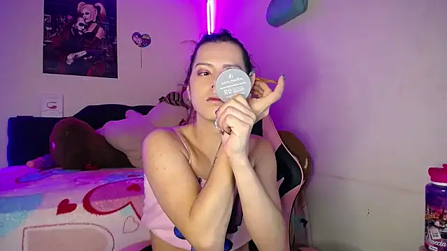 Snapshot of yuliana_19 chatting on 12.17.25 yuliana 19 online show from 12.17.25