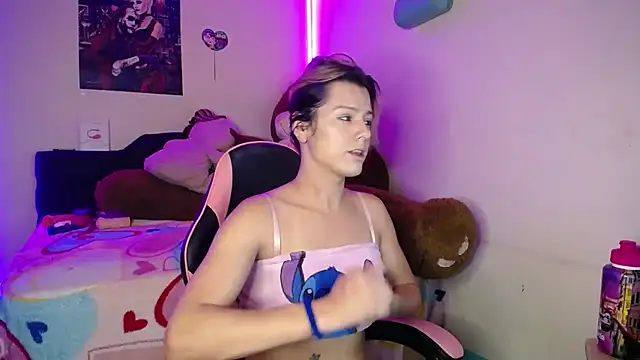 Snapshot of yuliana_19 chatting on 12.18.25 yuliana 19 online show from 12.18.25