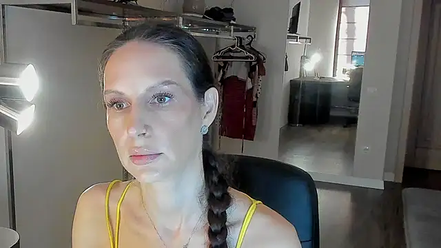 Snapshot of Mila_Anders chatting on 04.20.26 Mila Anders online show from 04.20.26