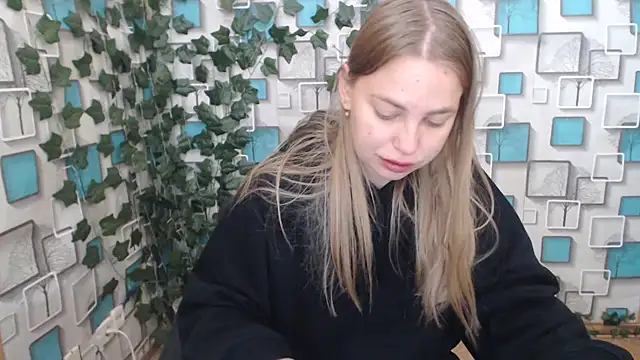 Snapshot of klerkarina chatting on 10.03.25 klerkarina online show from 10.03.25