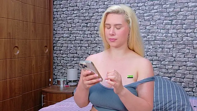 Snapshot of CuteBlondeMe chatting on 07.06.26 CuteBlondeMe online show from 07.06.26